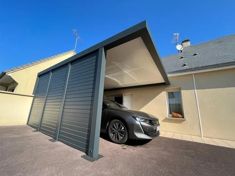 Installation d’Carport en aluminium avec brise-vue signé Brustor au Chesnay — photo 2