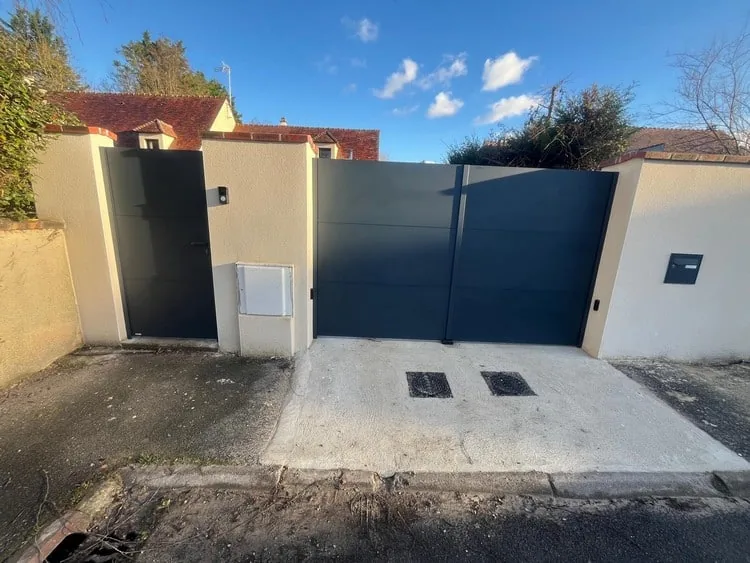 Réalisation à Forges-les-Bains : Installation d’un portail et portillon KLAVEL de chez Cadiou — photo 2