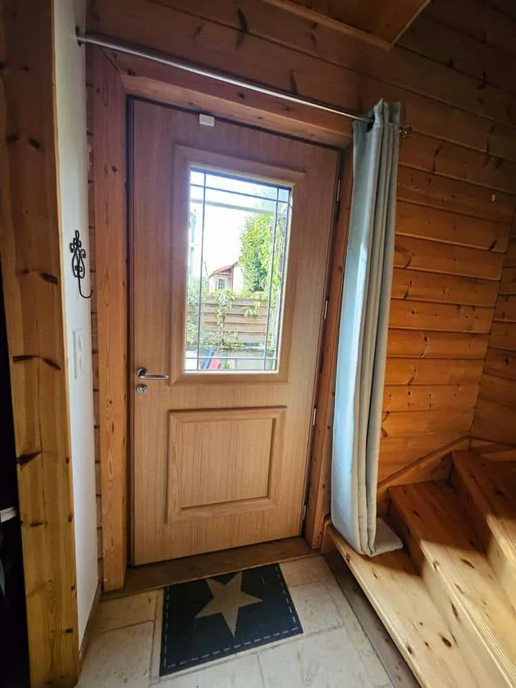 Rénovation à Franconville (95) : pose d'une porte d'entrée mixte bois-alu Bel'M — photo 2