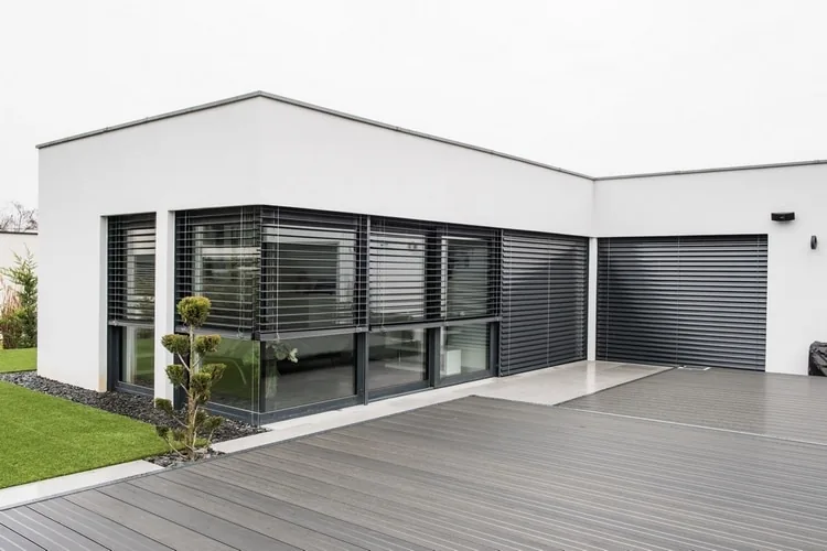 Réalisation à Igny : Installation de Brise-Soleil Orientables (BSO) Internorm