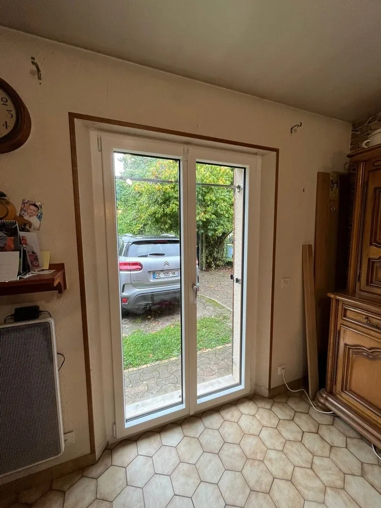 Réalisation à Seugy : Installation de fenêtres et portes-fenêtres mixtes PVC-ALU Internorm KF 310 — photo 2