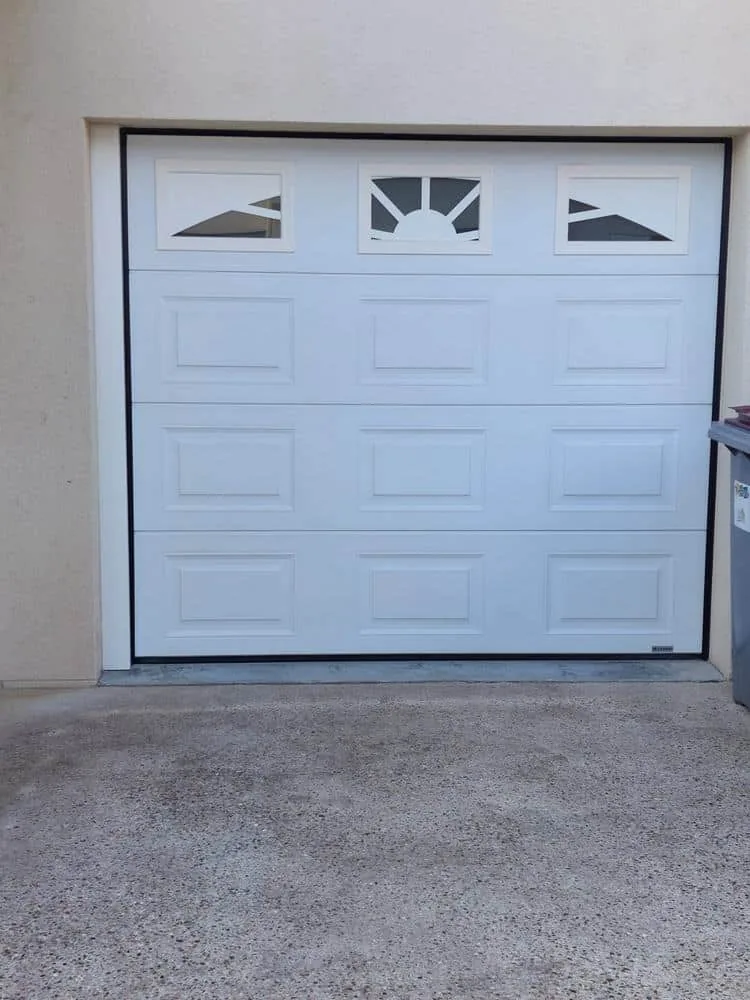 Installation d’une Porte de Garage Sectionnelle à Taverny